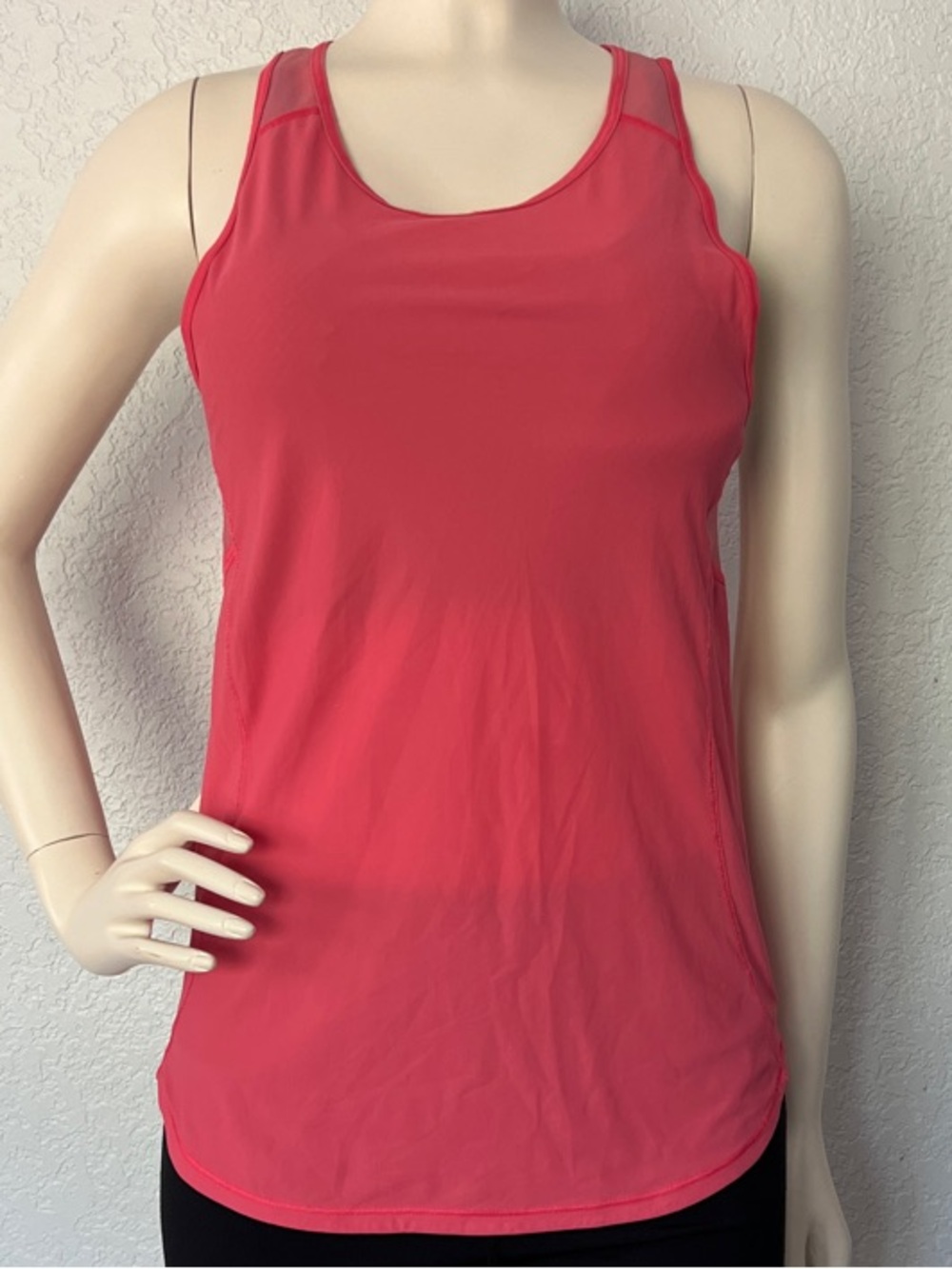 Lululemon Womens Size 6 Coral Workout Tank Mesh Racerback Athletic Yoga Running